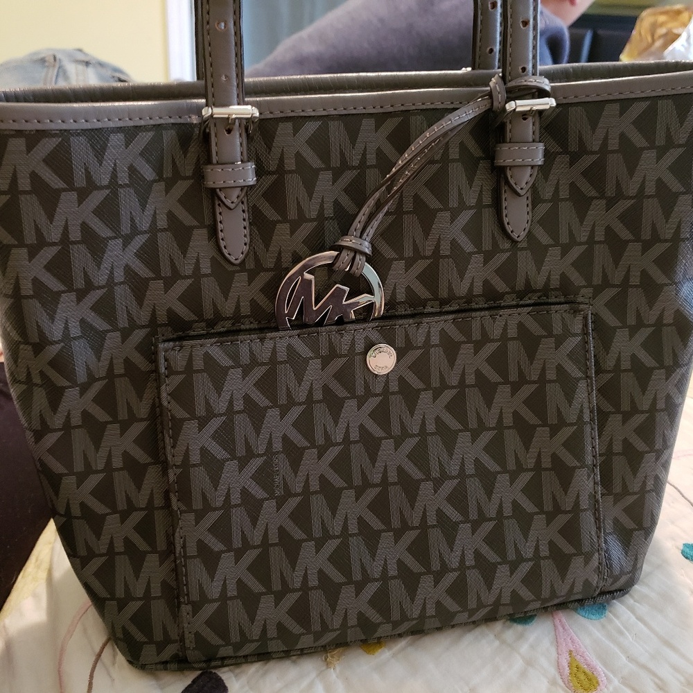 Michael Kors Med Signature Snap Jet Set Tote Gray
